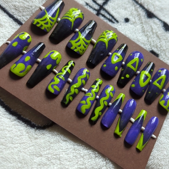Neon Purple Gradient Nails - Picture 2 of 2